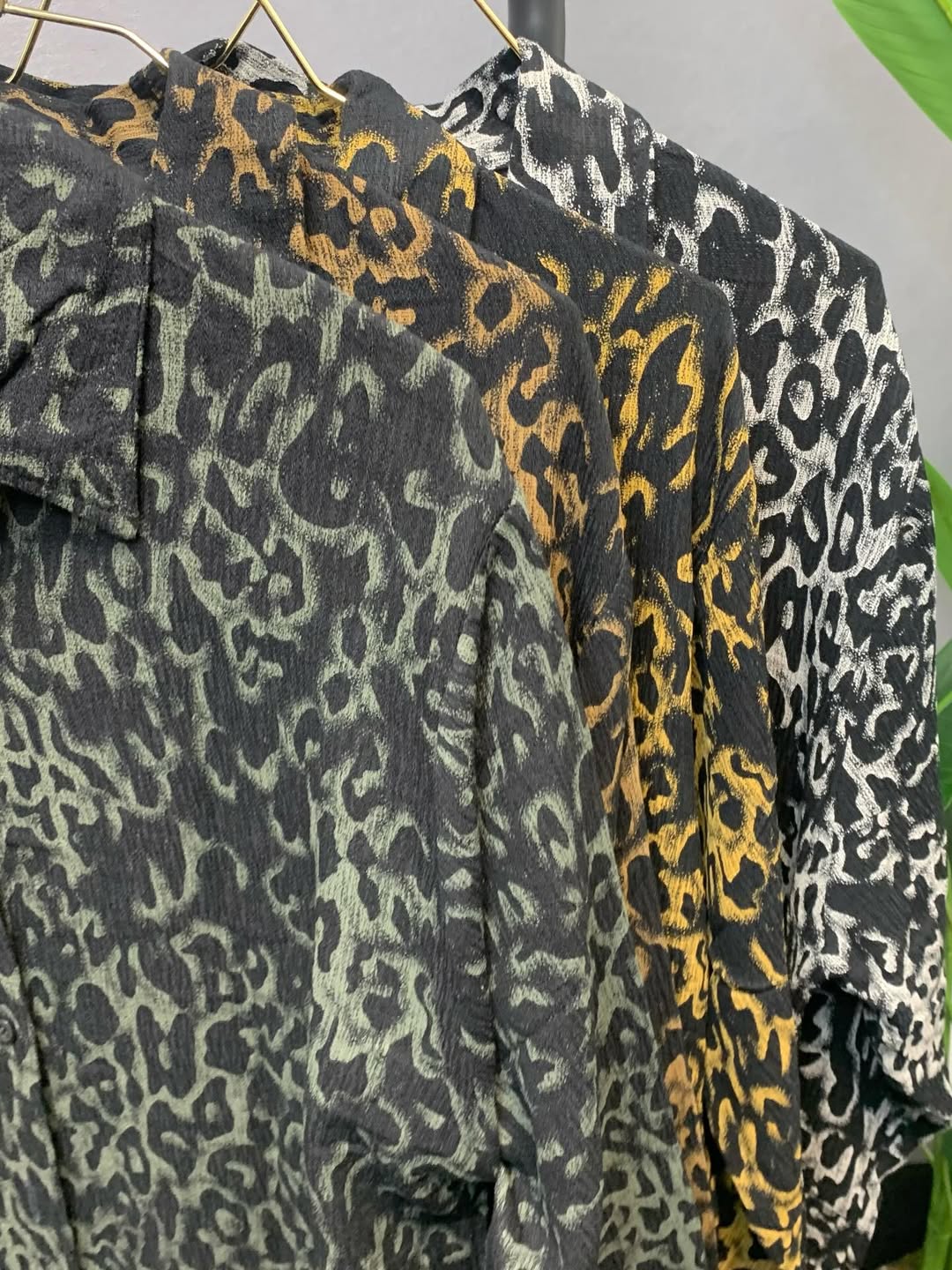 شومیز کرپ دبل پلنگی سایز ۴۰ تا ۵۲